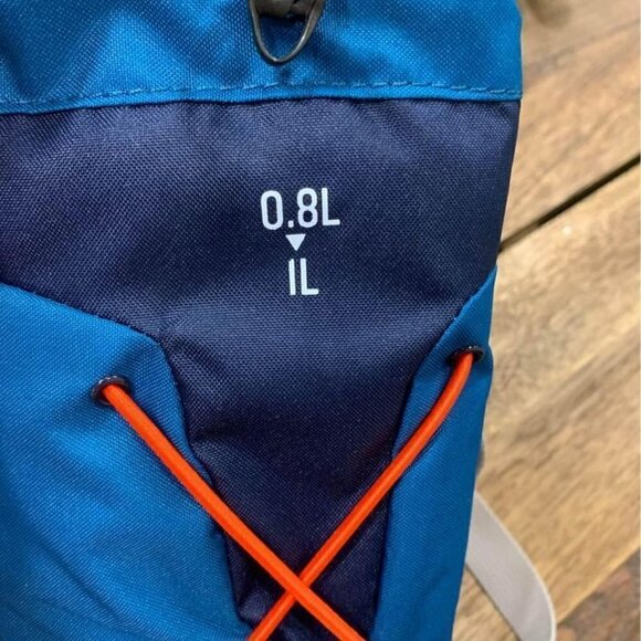 HIKING water carrier. Holds 1 litre. Quechua. Blue with red strap. New!! - Picture 5 of 8